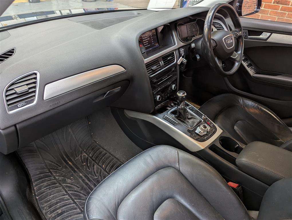 <p>2013 AUDI A4 TECHNIK TDI</p>