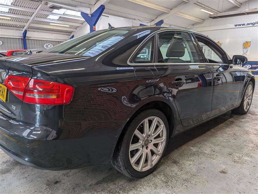 <p>2013 AUDI A4 TECHNIK TDI</p>