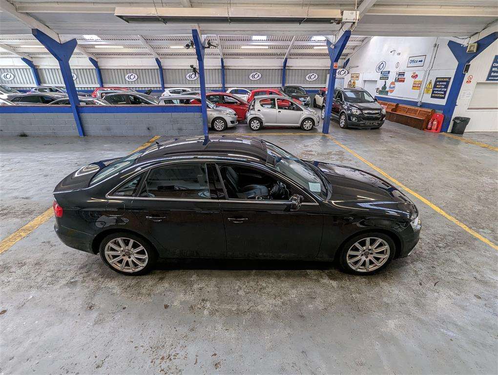 <p>2013 AUDI A4 TECHNIK TDI</p>