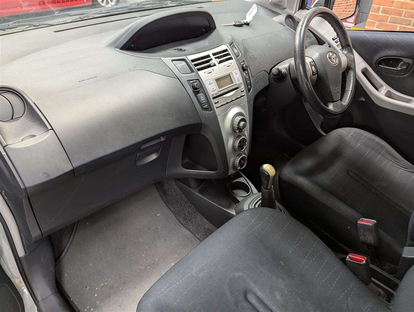 <p>2007 TOYOTA YARIS ZINC</p>