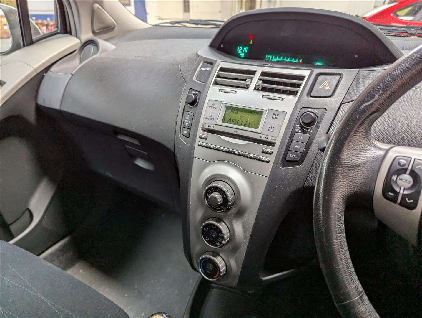 <p>2007 TOYOTA YARIS ZINC</p>