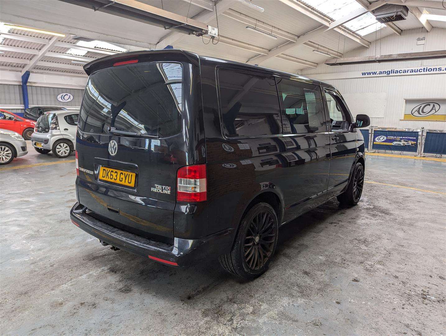 <p>2013 VOLKSWAGEN TPORTER T30 TLINE 140 TDI KOMBI</p>