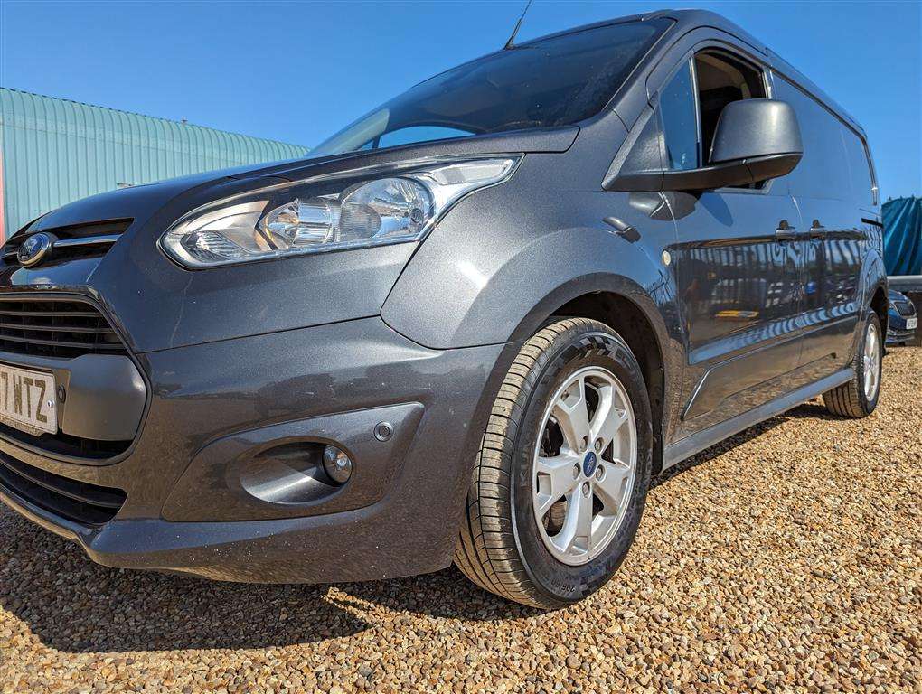 <p>2017 FORD TRANSIT CONNECT 240 LIMIT</p>