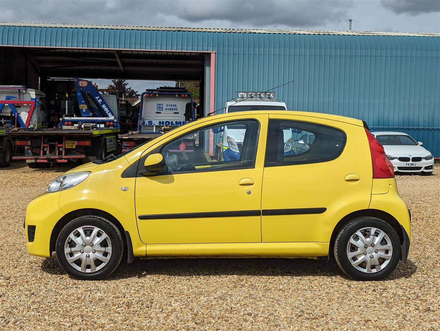 <p>2009 PEUGEOT 107 URBAN</p>