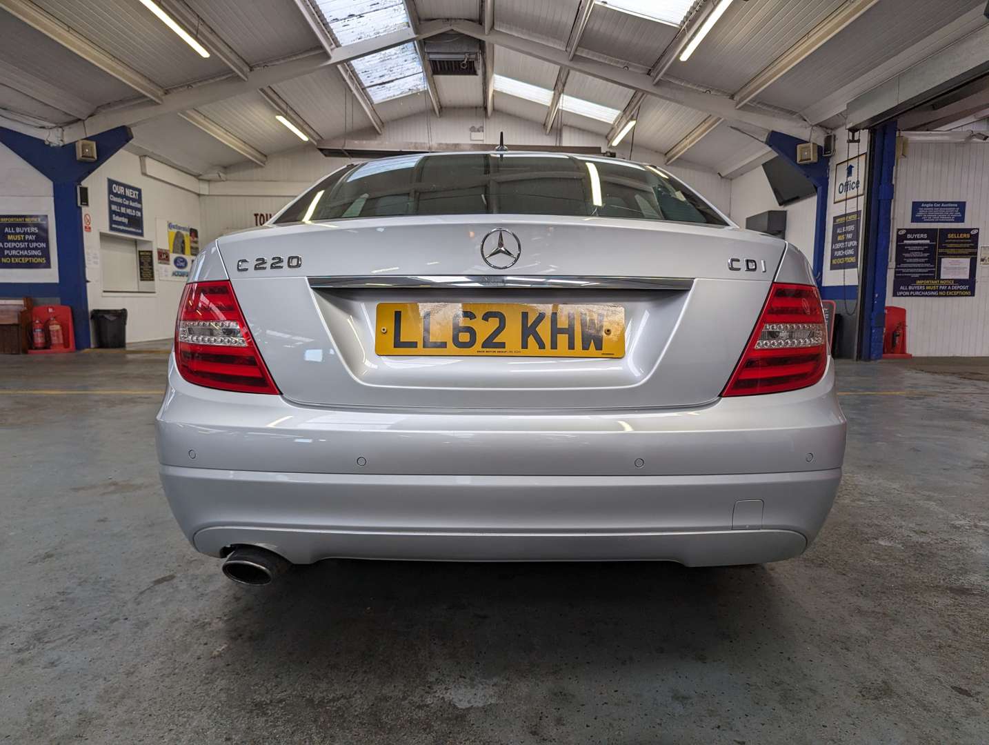 <p>2012 MERCEDES-BENZ C220 EXEC SE CDI BLUE-CY</p>