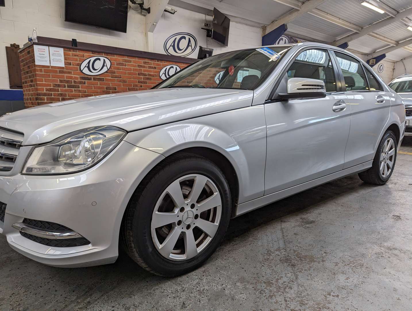 <p>2012 MERCEDES-BENZ C220 EXEC SE CDI BLUE-CY</p>