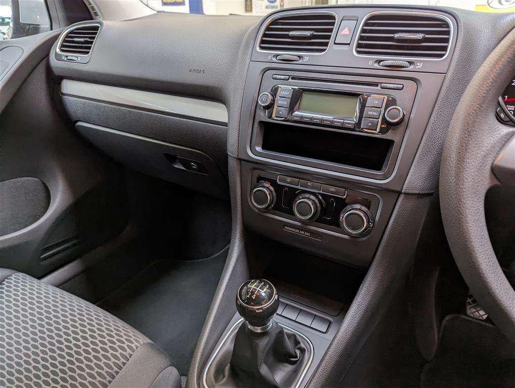 <p>2009 VOLKSWAGEN GOLF S</p>