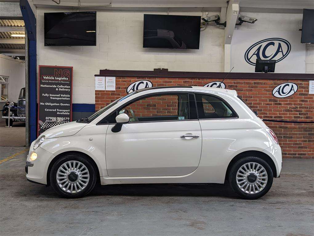 <p>2011 FIAT 500 LOUNGE</p>