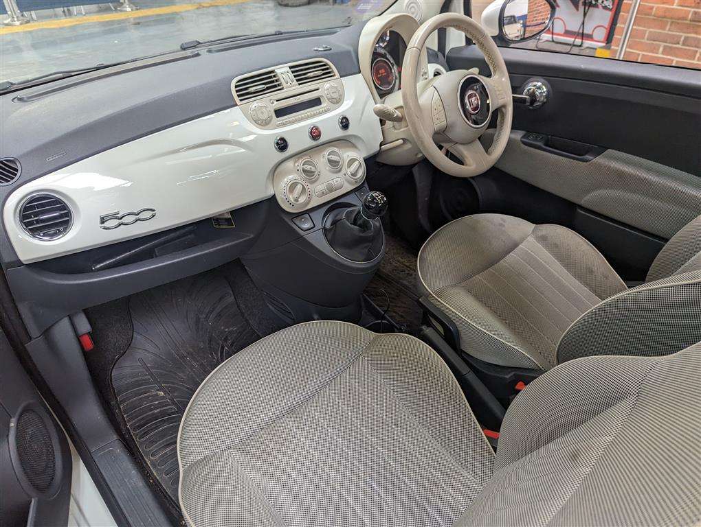 <p>2011 FIAT 500 LOUNGE</p>