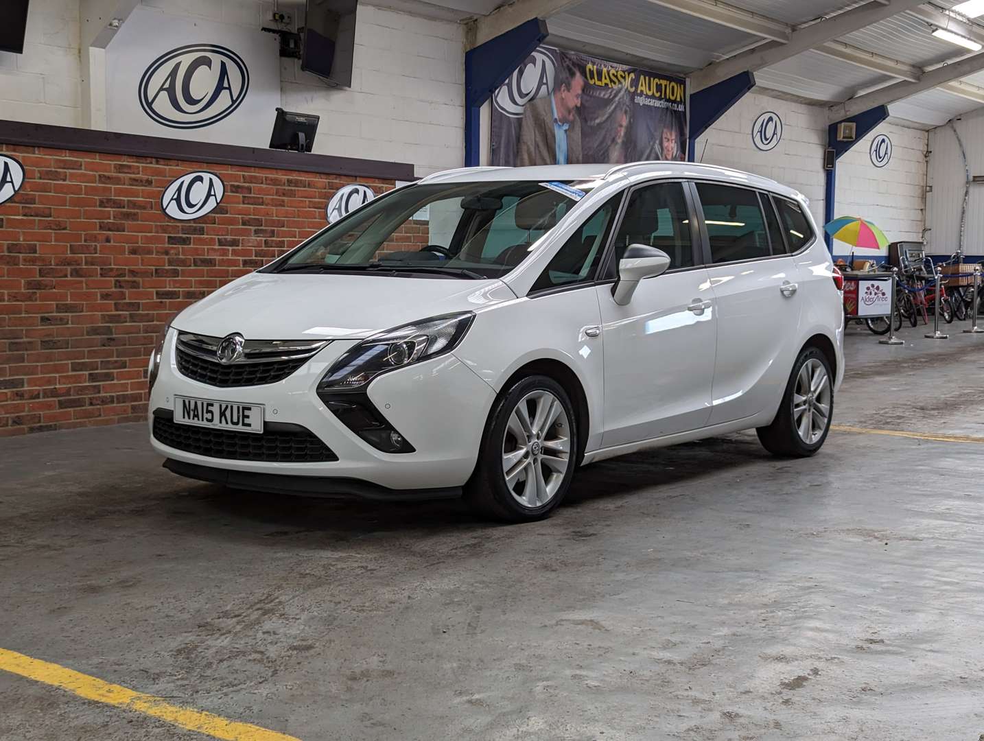 <p>2015 VAUXHALL ZAFIRA TOURER SRI CDTI</p>