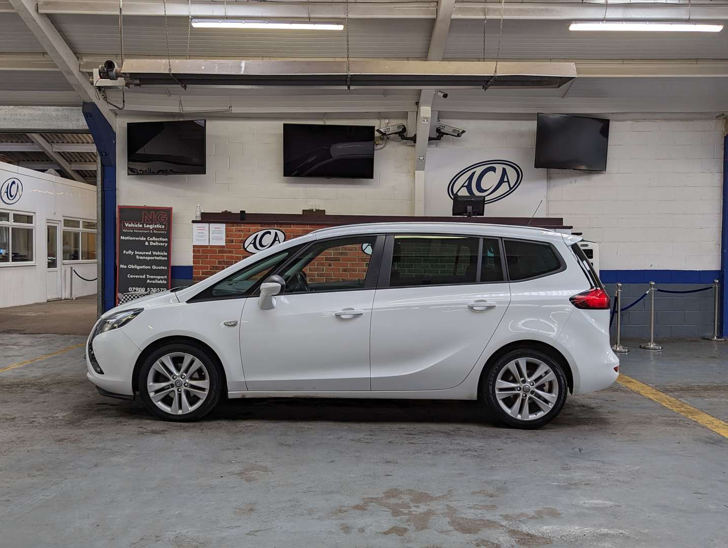 <p>2015 VAUXHALL ZAFIRA TOURER SRI CDTI</p>