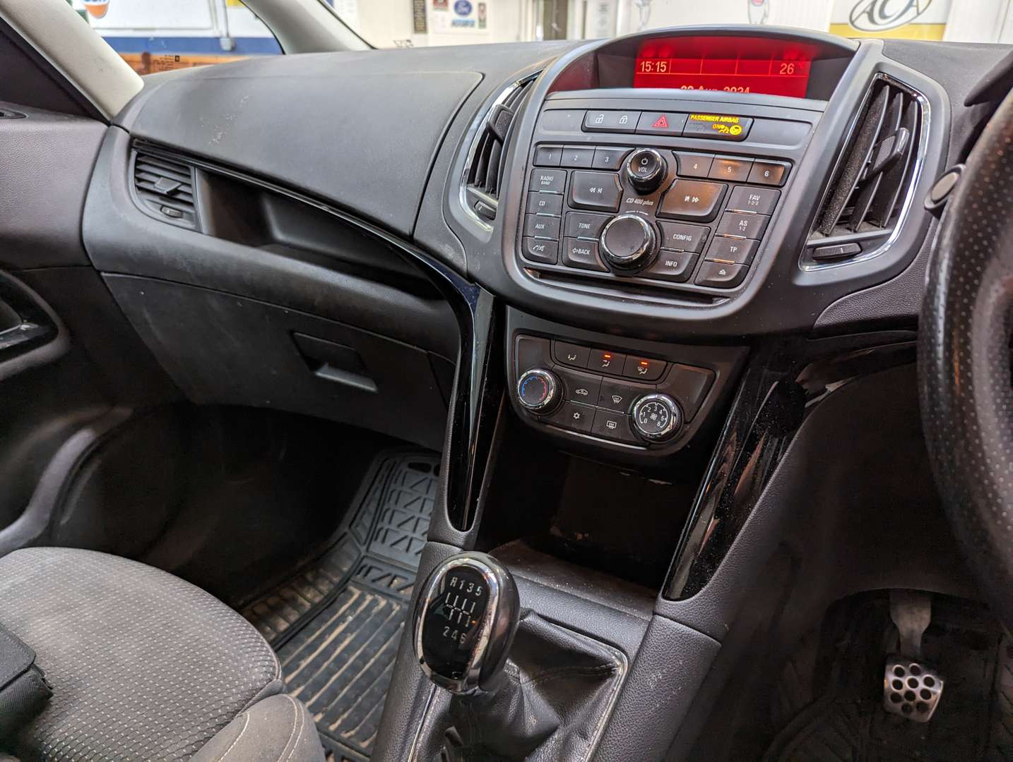 <p>2015 VAUXHALL ZAFIRA TOURER SRI CDTI</p>