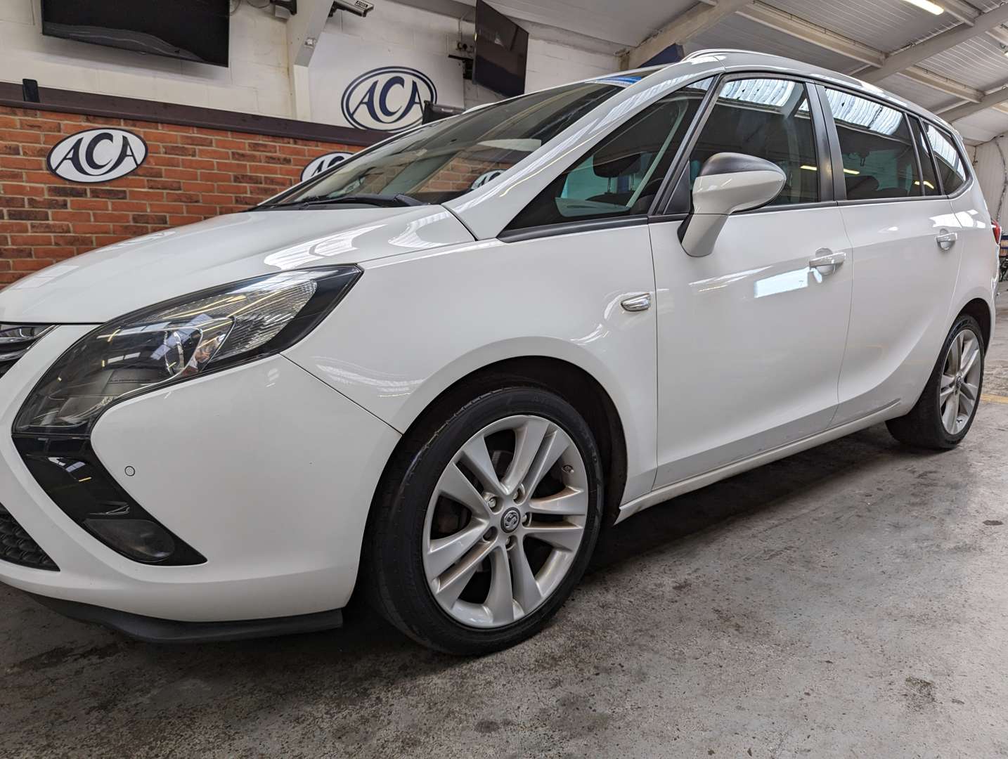 <p>2015 VAUXHALL ZAFIRA TOURER SRI CDTI</p>