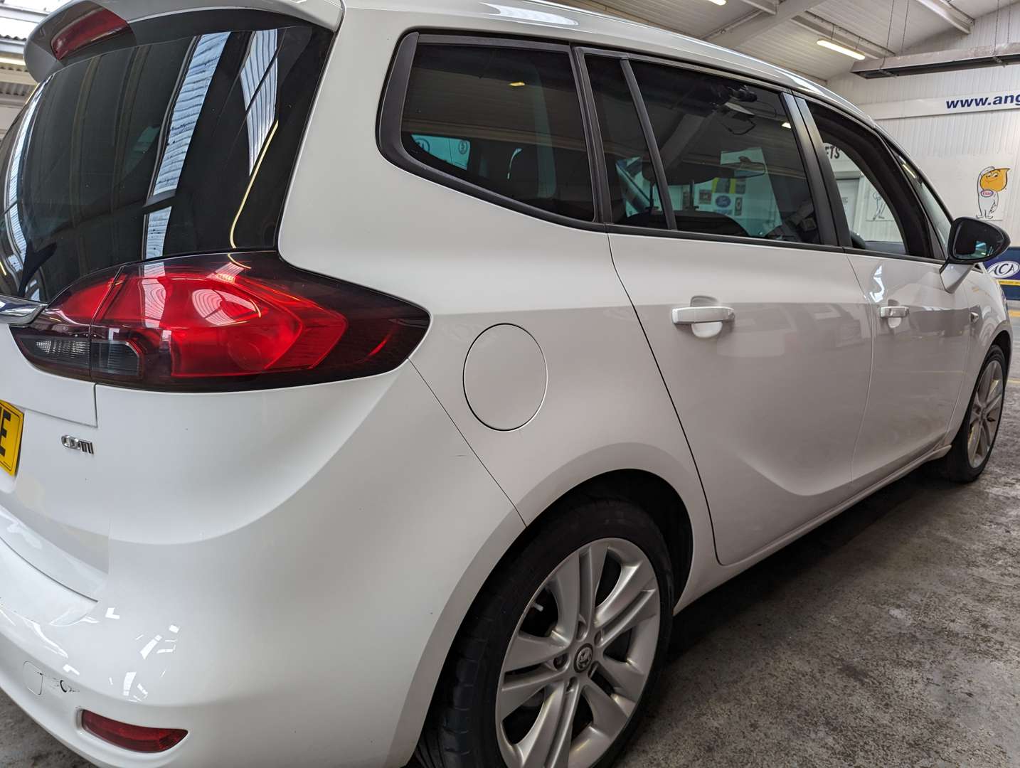 <p>2015 VAUXHALL ZAFIRA TOURER SRI CDTI</p>