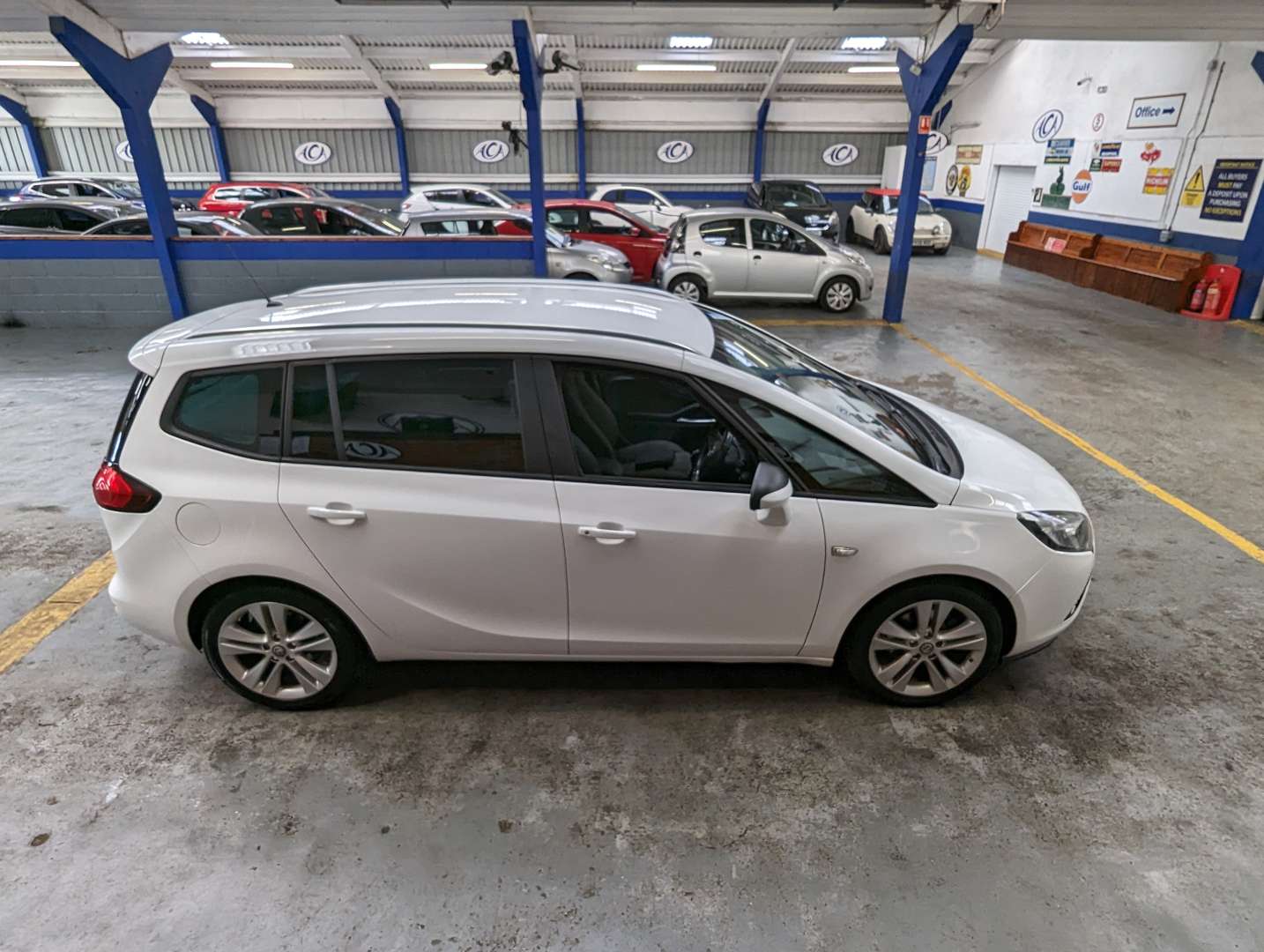 <p>2015 VAUXHALL ZAFIRA TOURER SRI CDTI</p>