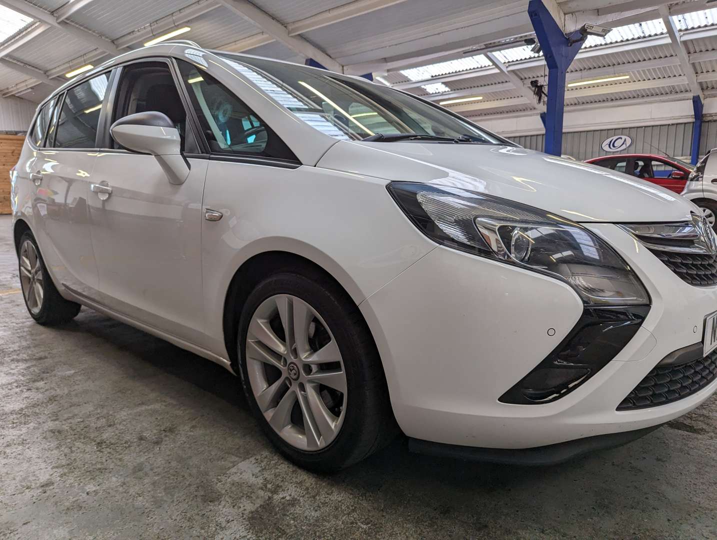 <p>2015 VAUXHALL ZAFIRA TOURER SRI CDTI</p>