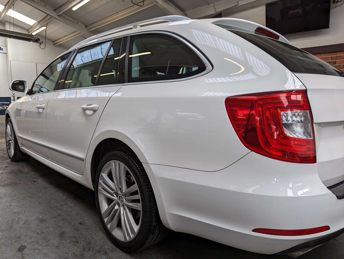 <p>2013 SKODA SUPERB ELEGANCE TDI CR</p>