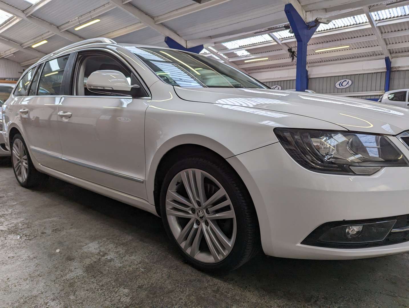 <p>2013 SKODA SUPERB ELEGANCE TDI CR</p>