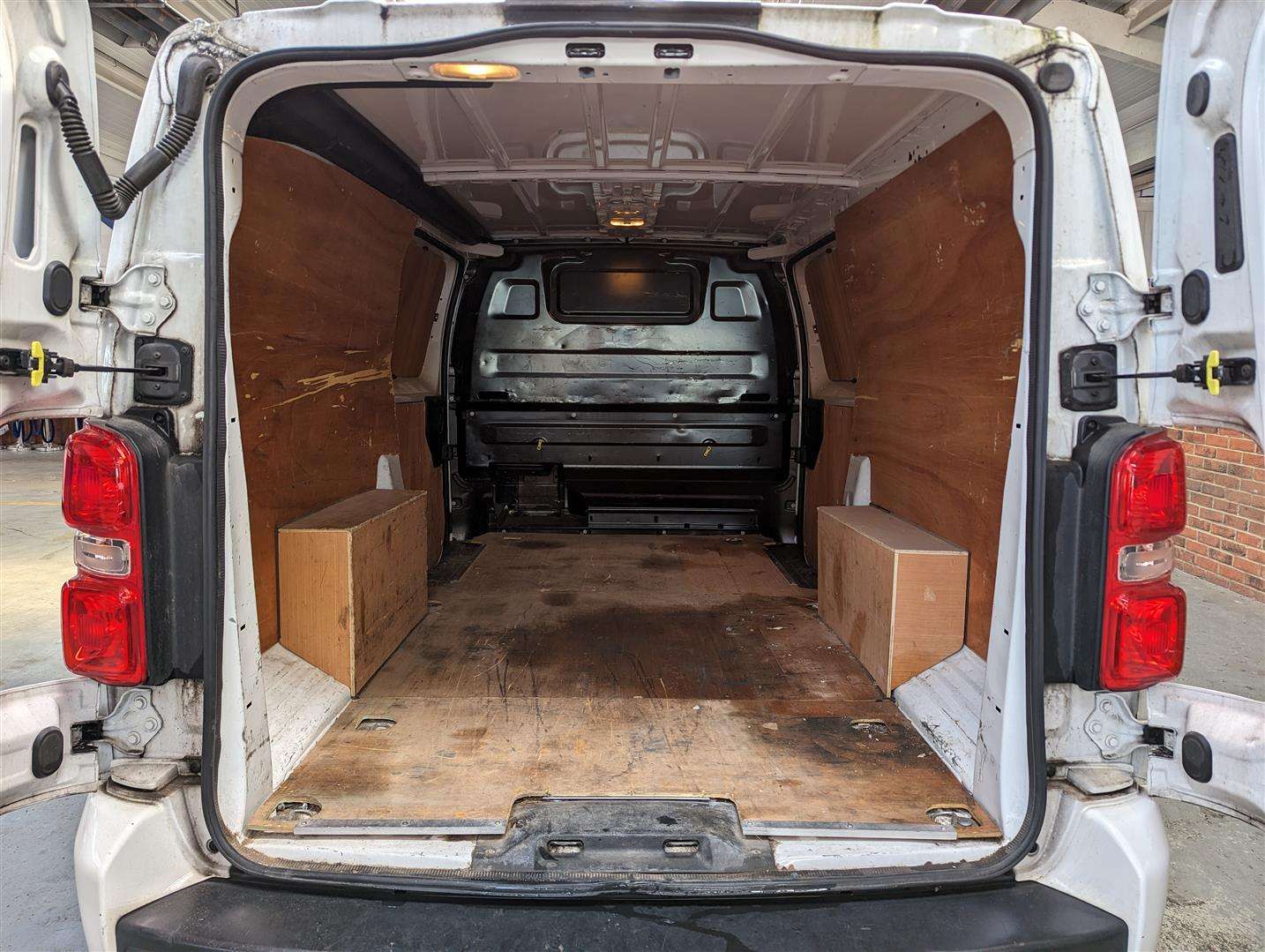 <p>2021 VAUXHALL VIVARO 2900 SPORTIVE S/S</p>