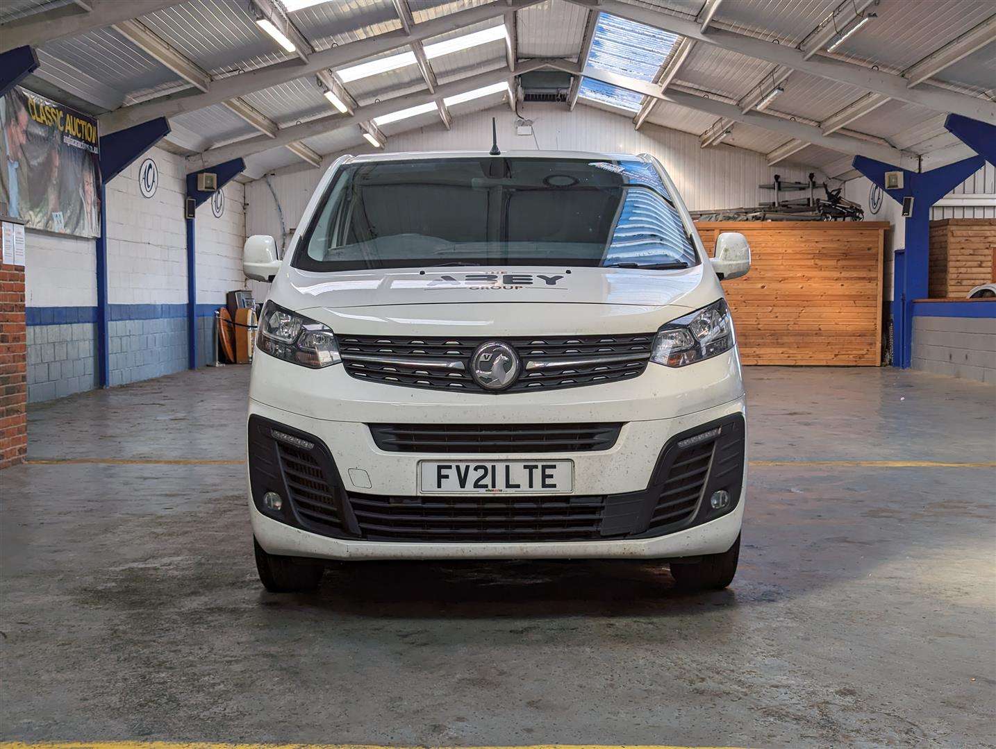 <p>2021 VAUXHALL VIVARO 2900 SPORTIVE S/S</p>