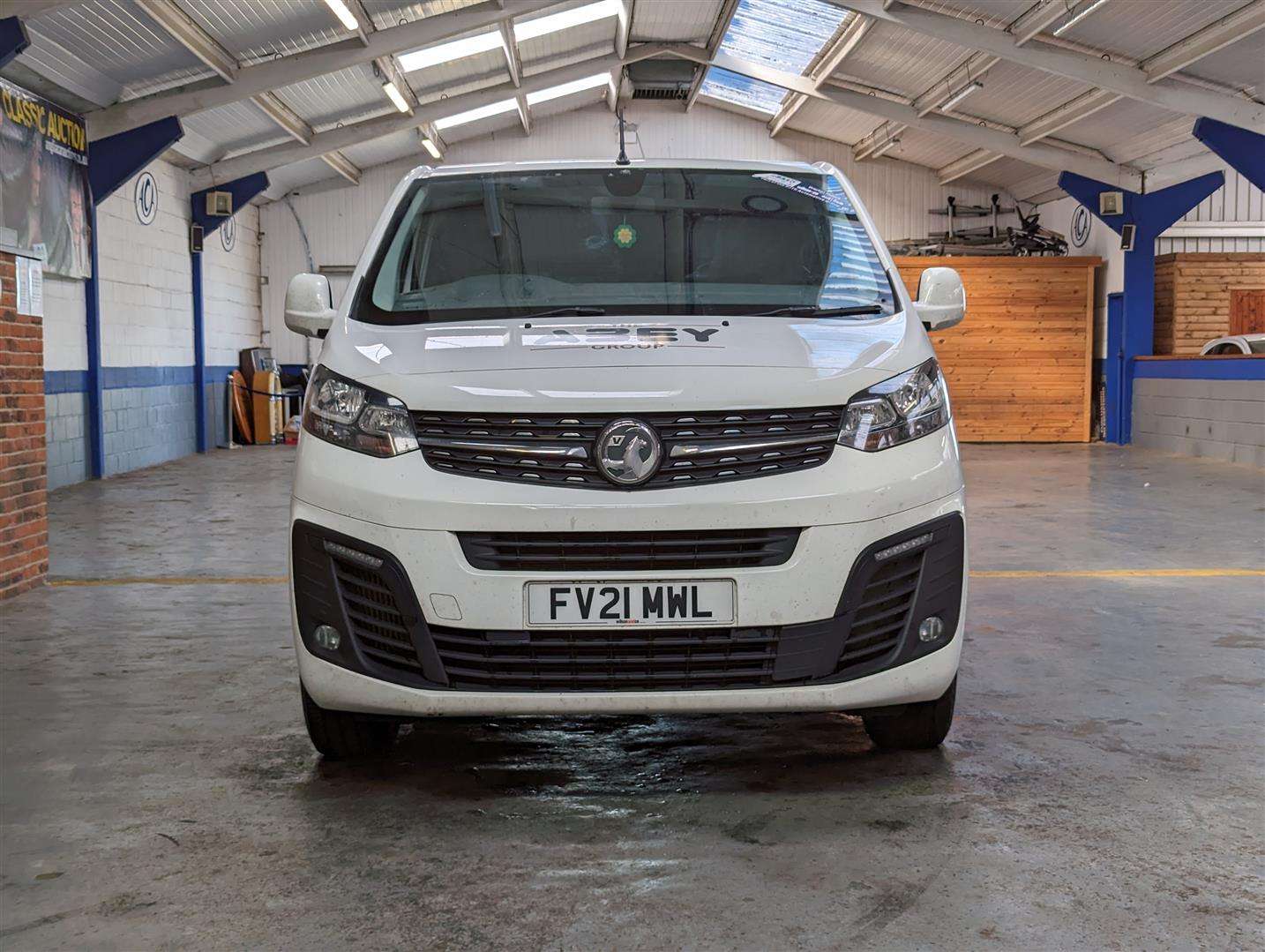 <p>2021 VAUXHALL VIVARO 2900 SPORTIVE S/S</p>