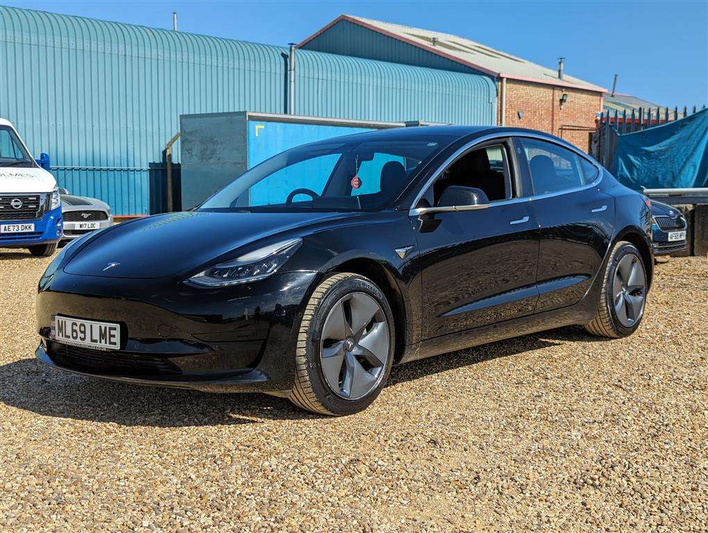 <p>2019 TESLA MODEL 3 STANDARD RANGE +</p>