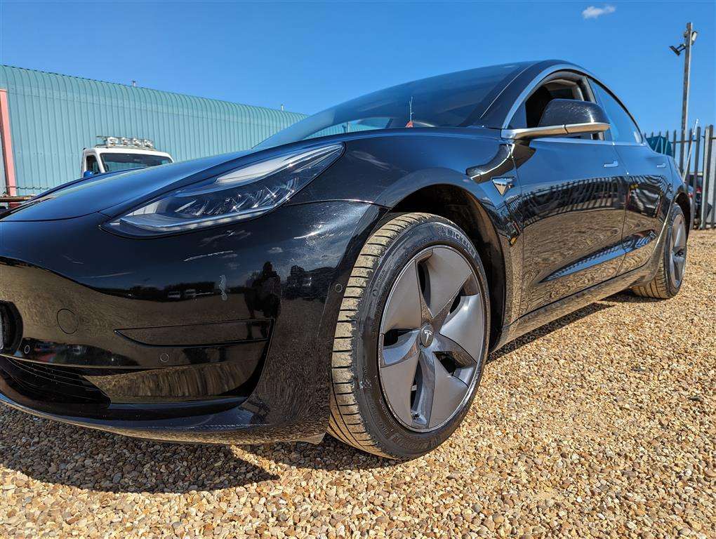 <p>2019 TESLA MODEL 3 STANDARD RANGE +</p>