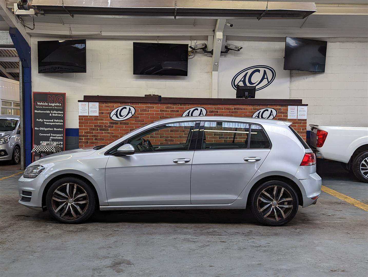 <p>2014 VOLKSWAGEN GOLF SE BLUEMOTION TECH T</p>