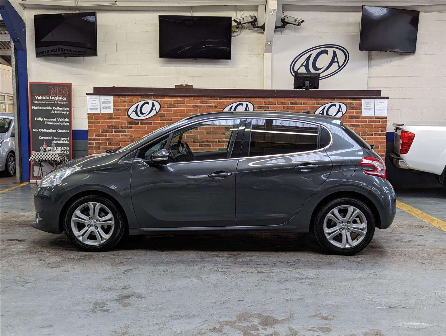 <p>2013 PEUGEOT 208 ALLURE E-HDI</p>