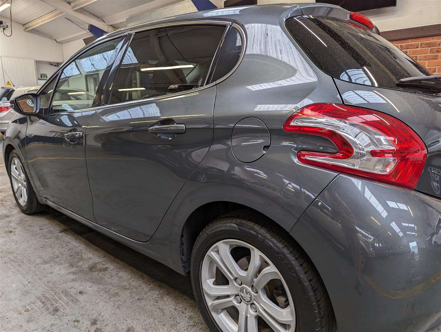 <p>2013 PEUGEOT 208 ALLURE E-HDI</p>