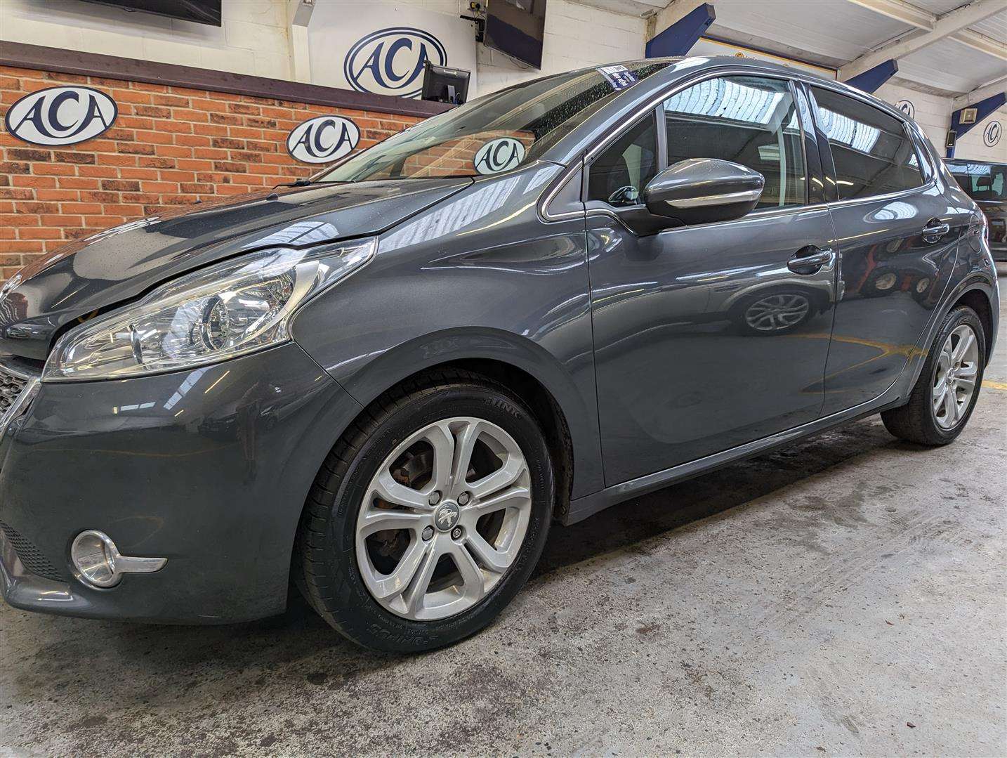 <p>2013 PEUGEOT 208 ALLURE E-HDI</p>