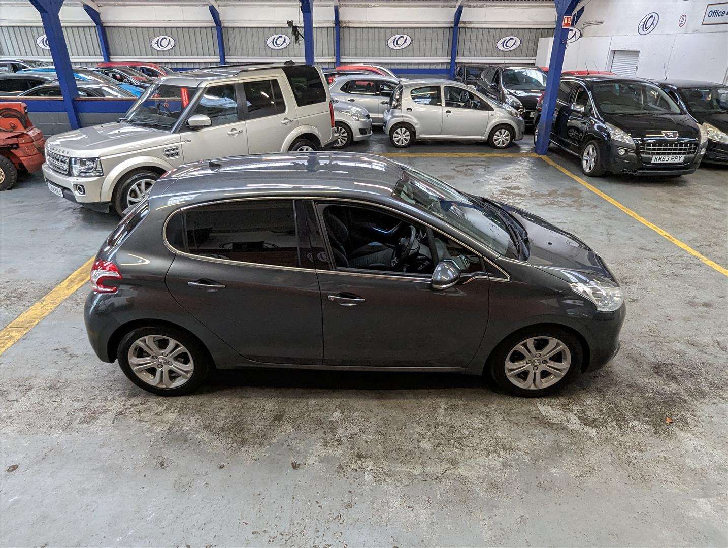 <p>2013 PEUGEOT 208 ALLURE E-HDI</p>