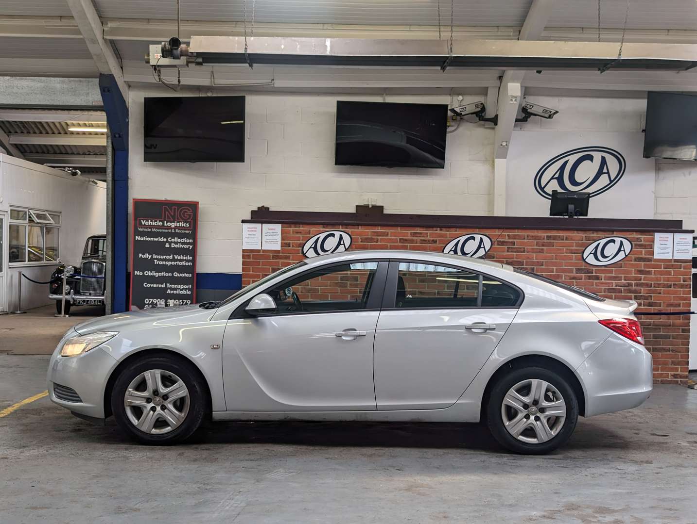 <p>2011 VAUXHALL INSIGNIA ES</p>