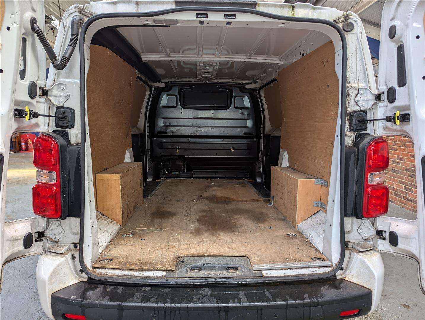 <p>2021 VAUXHALL VIVARO 2900 SPORTIVE S/S</p>