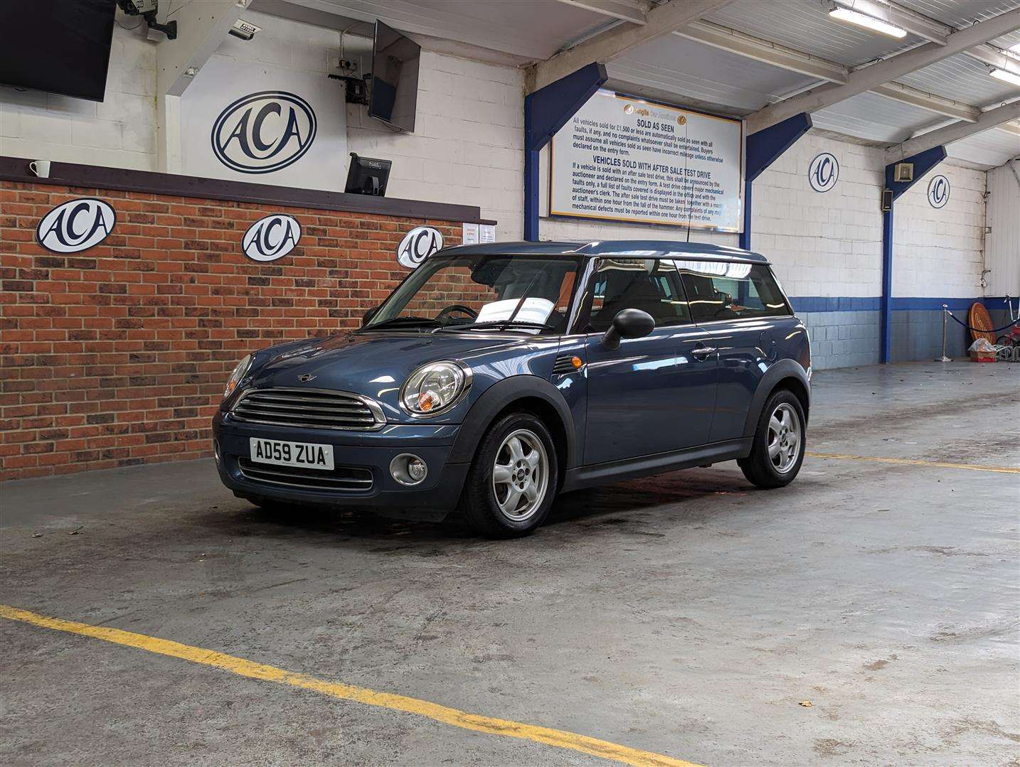 <p>2010 MINI ONE CLUBMAN</p>