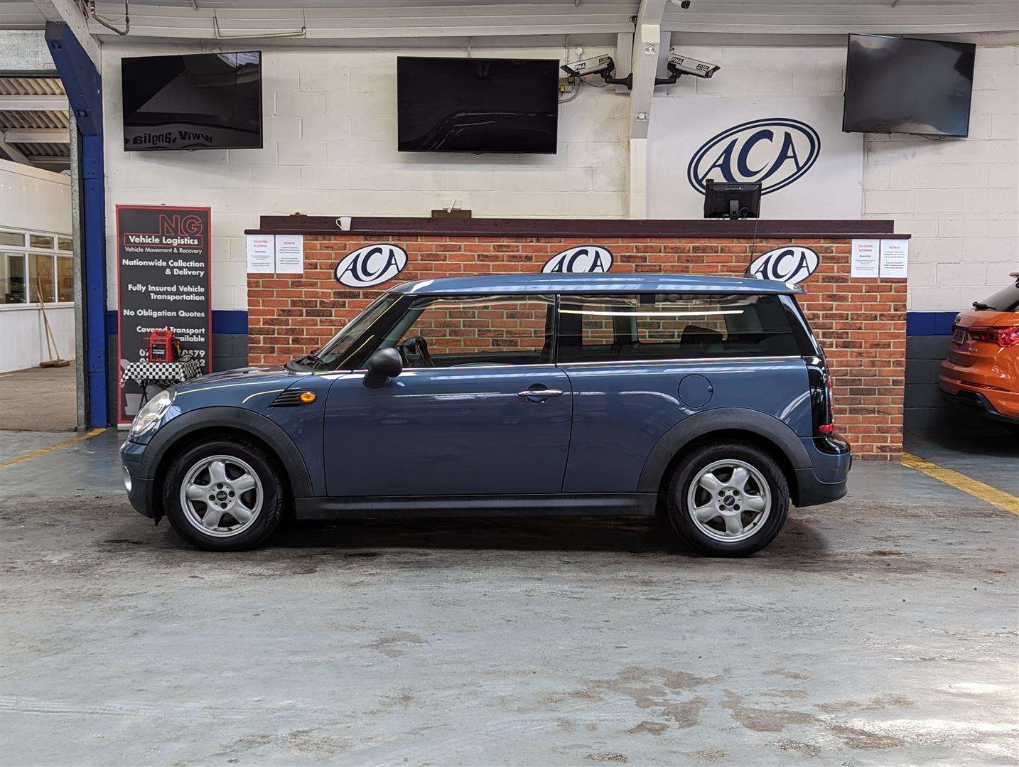 <p>2010 MINI ONE CLUBMAN</p>