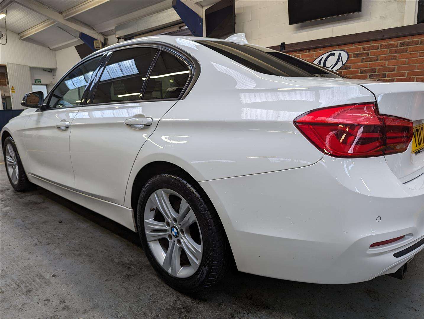 <p>2017 BMW 318I SPORT</p>