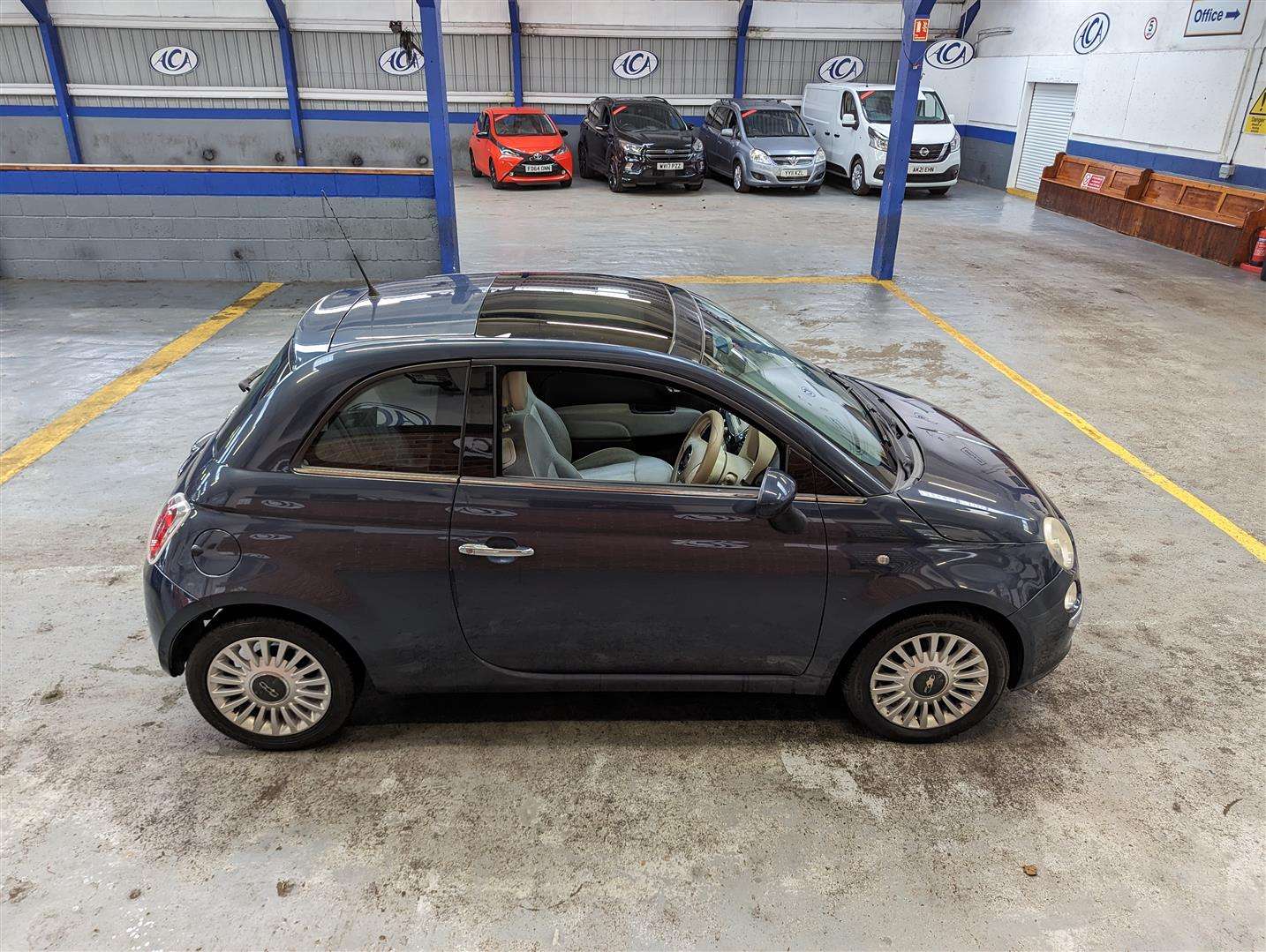 <p>2008 FIAT 500 LOUNGE M-JET RHD</p>