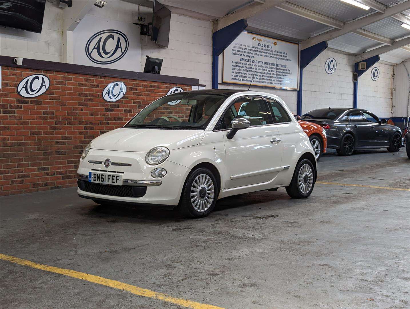 <p>2011 FIAT 500 LOUNGE</p>