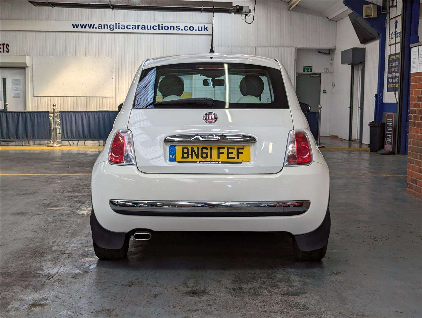 <p>2011 FIAT 500 LOUNGE</p>