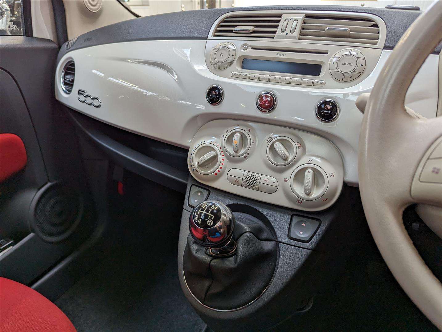 <p>2011 FIAT 500 LOUNGE</p>