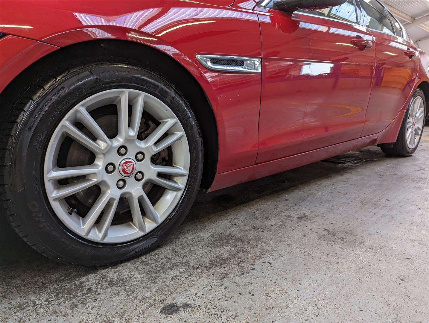 <p>2015 JAGUAR XE PRESTIGE D AUTO</p>