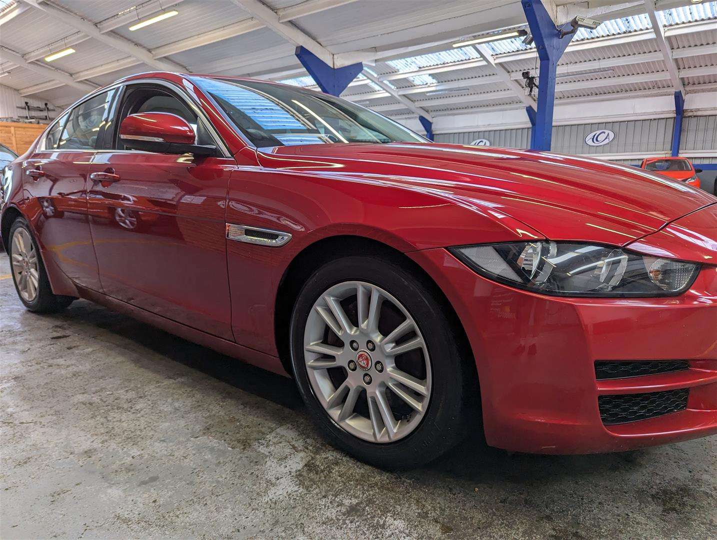 <p>2015 JAGUAR XE PRESTIGE D AUTO</p>