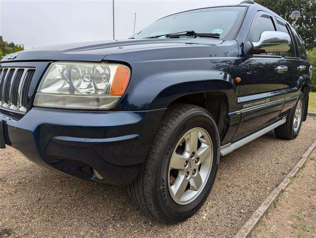 <p>2004 JEEP GR CHEROKEE V8 OVERLAND AUTO</p>