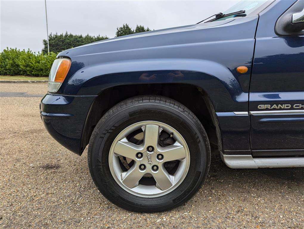 <p>2004 JEEP GR CHEROKEE V8 OVERLAND AUTO</p>