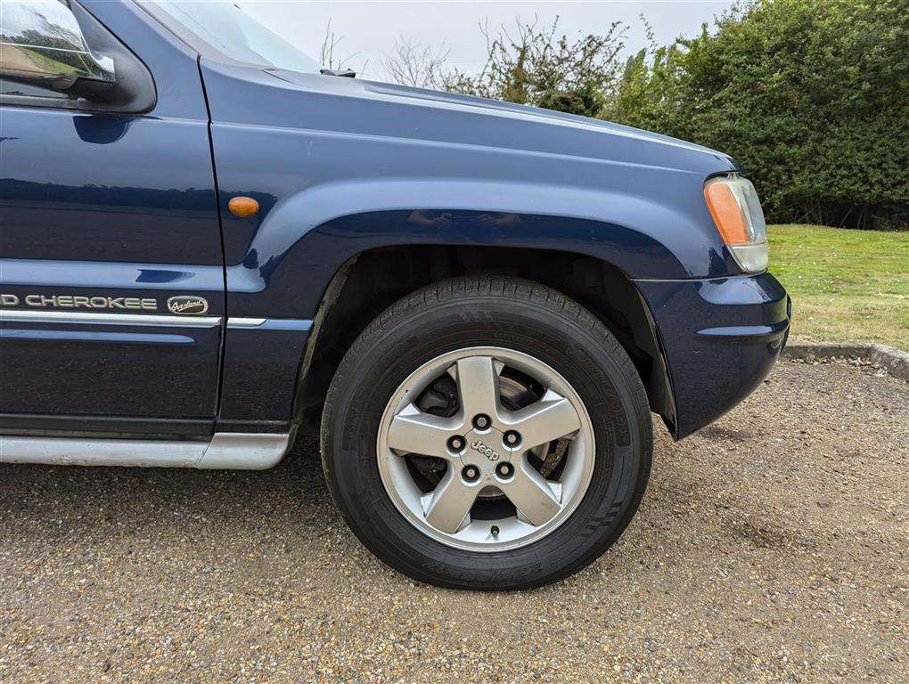 <p>2004 JEEP GR CHEROKEE V8 OVERLAND AUTO</p>