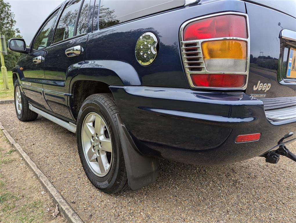 <p>2004 JEEP GR CHEROKEE V8 OVERLAND AUTO</p>