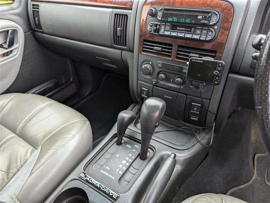 <p>2004 JEEP GR CHEROKEE V8 OVERLAND AUTO</p>