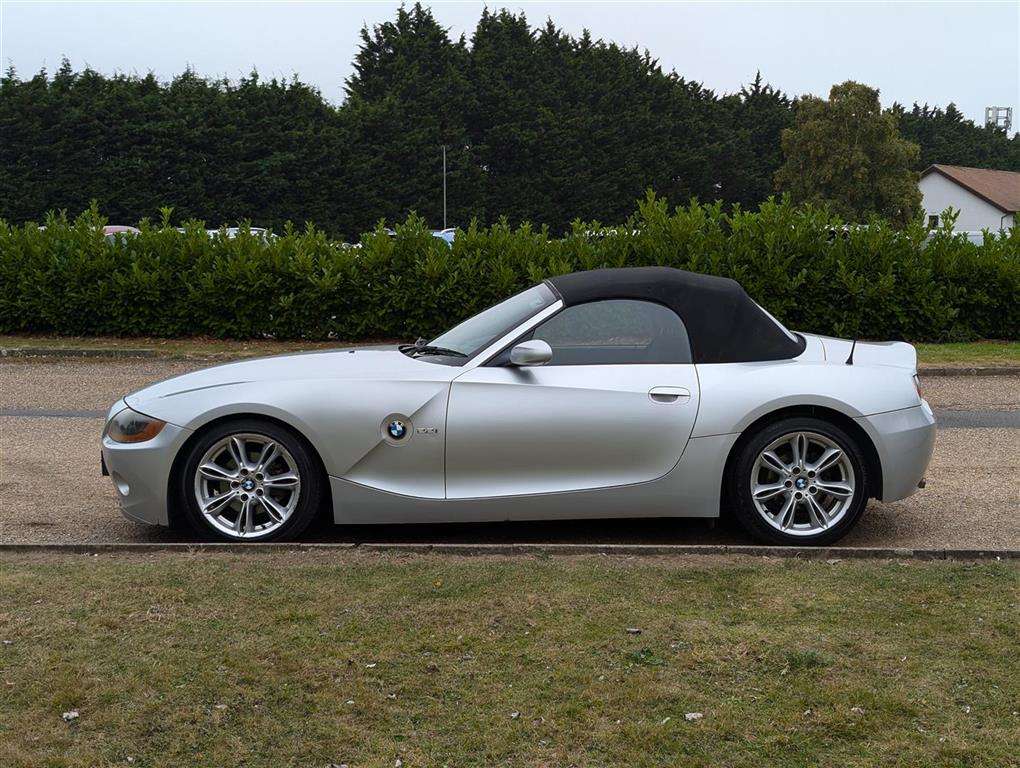 <p>2004 BMW Z4 2.2I SE</p>