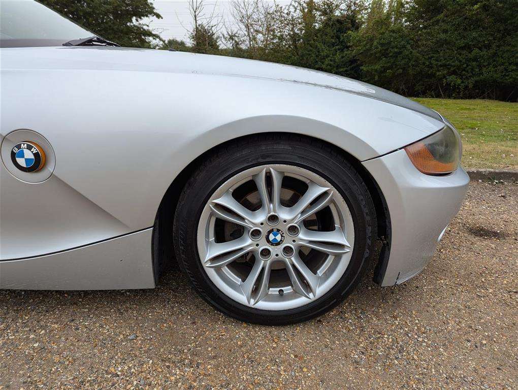 <p>2004 BMW Z4 2.2I SE</p>